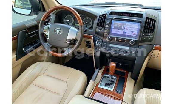 Sayi Imported Toyota Land Cruiser White Babbar mota in Import - Dubai a Agadez Sayi Imported Toyota Land Cruiser White Babbar mota in Import - Dubai a Agadez