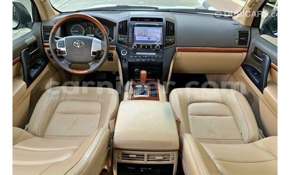Sayi Imported Toyota Land Cruiser White Babbar mota in Import - Dubai a Agadez Sayi Imported Toyota Land Cruiser White Babbar mota in Import - Dubai a Agadez