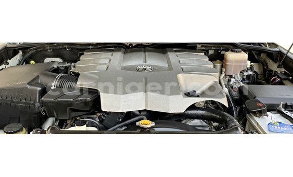 Sayi Imported Toyota Land Cruiser White Babbar mota in Import - Dubai a Agadez Sayi Imported Toyota Land Cruiser White Babbar mota in Import - Dubai a Agadez