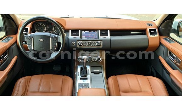 Sayi Imported Land Rover Range Rover White Mota in Import - Dubai a Agadez Sayi Imported Land Rover Range Rover White Mota in Import - Dubai a Agadez
