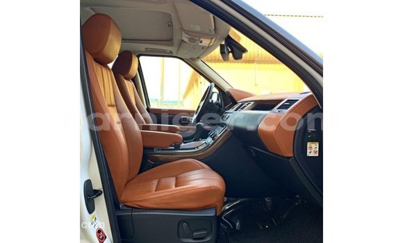 Sayi Imported Land Rover Range Rover White Mota in Import - Dubai a Agadez Sayi Imported Land Rover Range Rover White Mota in Import - Dubai a Agadez