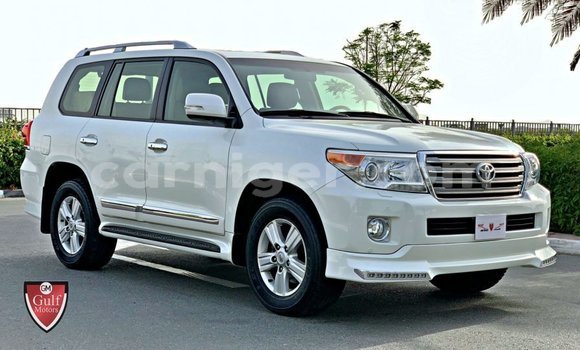 Buy Import Toyota Land Cruiser White Truck in Import - Dubai in Agadez Buy Import Toyota Land Cruiser White Truck in Import - Dubai in Agadez