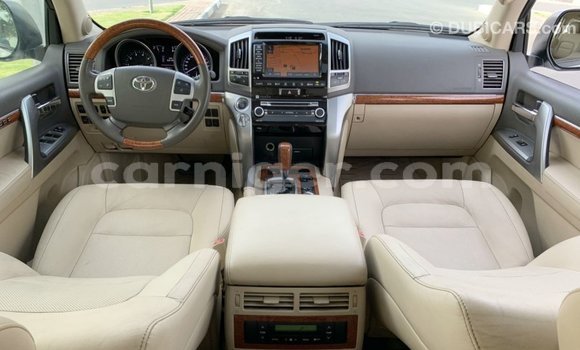 Sayi Imported Toyota Land Cruiser White Babbar mota in Import - Dubai a Agadez Sayi Imported Toyota Land Cruiser White Babbar mota in Import - Dubai a Agadez