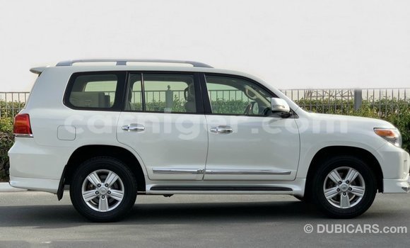 Sayi Imported Toyota Land Cruiser White Babbar mota in Import - Dubai a Agadez Sayi Imported Toyota Land Cruiser White Babbar mota in Import - Dubai a Agadez