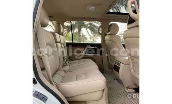 Sayi Imported Toyota Land Cruiser White Babbar mota in Import - Dubai a Agadez Sayi Imported Toyota Land Cruiser White Babbar mota in Import - Dubai a Agadez