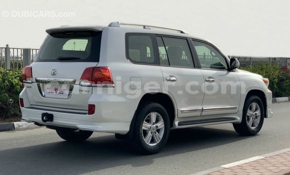 Sayi Imported Toyota Land Cruiser White Babbar mota in Import - Dubai a Agadez Sayi Imported Toyota Land Cruiser White Babbar mota in Import - Dubai a Agadez