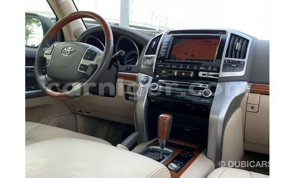 Sayi Imported Toyota Land Cruiser White Babbar mota in Import - Dubai a Agadez Sayi Imported Toyota Land Cruiser White Babbar mota in Import - Dubai a Agadez