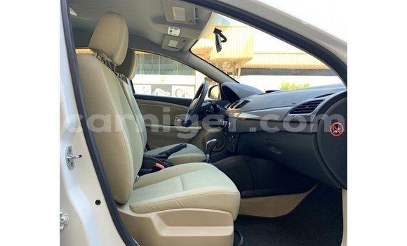 Sayi Imported Renault Fluence White Mota in Import - Dubai a Agadez Sayi Imported Renault Fluence White Mota in Import - Dubai a Agadez