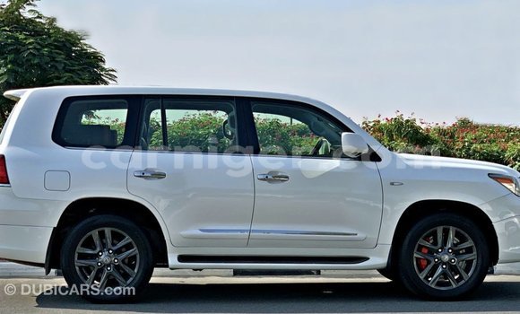 Sayi Imported Lexus LX White Mota in Import - Dubai a Agadez Sayi Imported Lexus LX White Mota in Import - Dubai a Agadez
