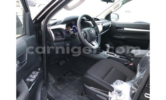 Sayi Imported Toyota Hilux Black Mota in Import - Dubai a Agadez Sayi Imported Toyota Hilux Black Mota in Import - Dubai a Agadez