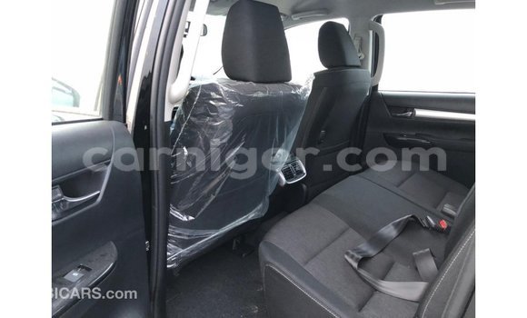 Sayi Imported Toyota Hilux Black Mota in Import - Dubai a Agadez Sayi Imported Toyota Hilux Black Mota in Import - Dubai a Agadez