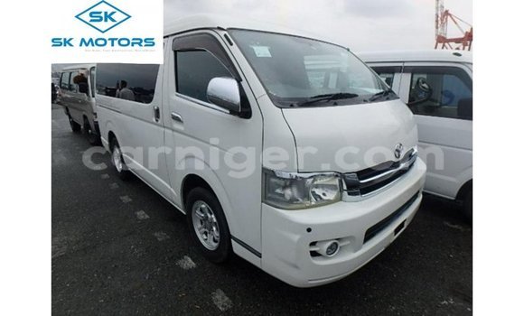 Buy Import Toyota Regius White Car in Import - Dubai in Agadez Buy Import Toyota Regius White Car in Import - Dubai in Agadez