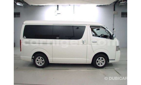 Buy Import Toyota Regius White Car in Import - Dubai in Agadez Buy Import Toyota Regius White Car in Import - Dubai in Agadez
