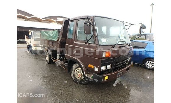 Buy Import Nissan Evalia Brown Truck in Import - Dubai in Agadez Buy Import Nissan Evalia Brown Truck in Import - Dubai in Agadez