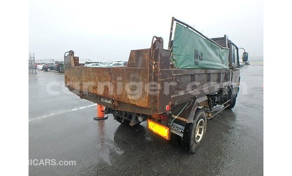 Buy Import Nissan Evalia Brown Truck in Import - Dubai in Agadez Buy Import Nissan Evalia Brown Truck in Import - Dubai in Agadez