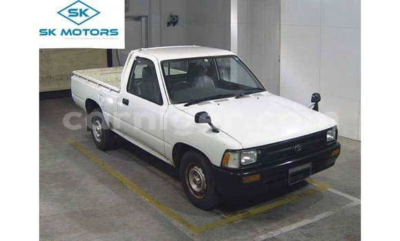 Buy Import Toyota Hilux White Car in Import - Dubai in Agadez Buy Import Toyota Hilux White Car in Import - Dubai in Agadez