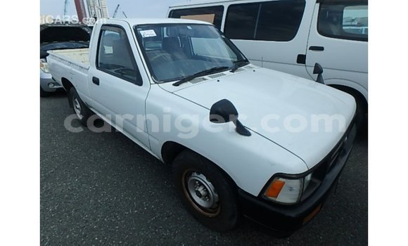 Buy Import Toyota Hilux White Car in Import - Dubai in Agadez Buy Import Toyota Hilux White Car in Import - Dubai in Agadez