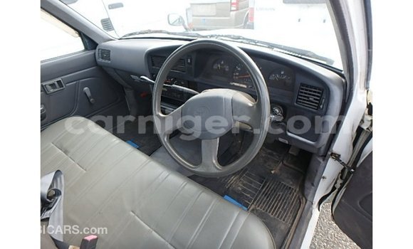 Buy Import Toyota Hilux White Car in Import - Dubai in Agadez Buy Import Toyota Hilux White Car in Import - Dubai in Agadez