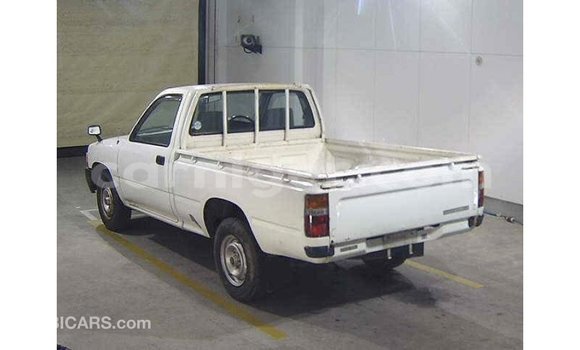 Buy Import Toyota Hilux White Car in Import - Dubai in Agadez Buy Import Toyota Hilux White Car in Import - Dubai in Agadez