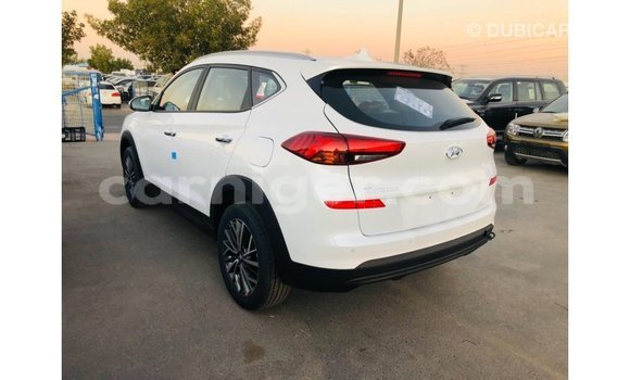 Sayi Imported Hyundai Tucson White Mota in Import - Dubai a Agadez Sayi Imported Hyundai Tucson White Mota in Import - Dubai a Agadez