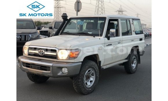 Sayi Imported Toyota Land Cruiser White Babbar mota in Import - Dubai a Agadez Sayi Imported Toyota Land Cruiser White Babbar mota in Import - Dubai a Agadez