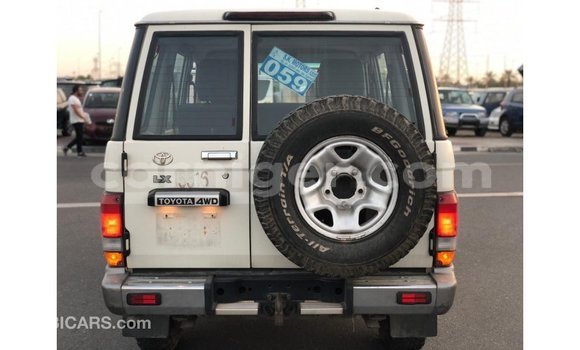 Buy Import Toyota Land Cruiser White Truck in Import - Dubai in Agadez Buy Import Toyota Land Cruiser White Truck in Import - Dubai in Agadez