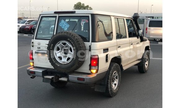 Buy Import Toyota Land Cruiser White Truck in Import - Dubai in Agadez Buy Import Toyota Land Cruiser White Truck in Import - Dubai in Agadez