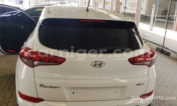 Sayi Imported Hyundai Tucson White Mota in Import - Dubai a Agadez Sayi Imported Hyundai Tucson White Mota in Import - Dubai a Agadez