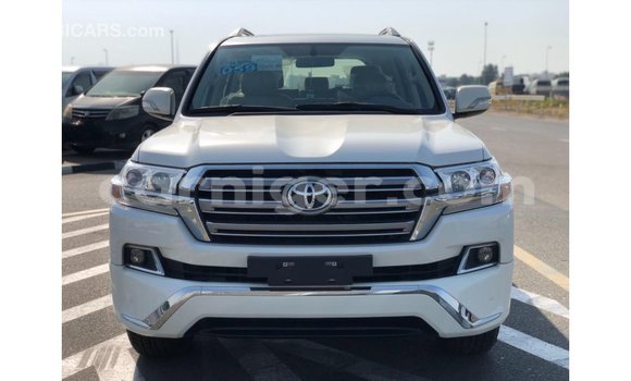 Sayi Imported Toyota Land Cruiser White Babbar mota in Import - Dubai a Agadez Sayi Imported Toyota Land Cruiser White Babbar mota in Import - Dubai a Agadez