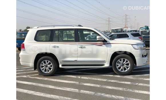 Sayi Imported Toyota Land Cruiser White Babbar mota in Import - Dubai a Agadez Sayi Imported Toyota Land Cruiser White Babbar mota in Import - Dubai a Agadez