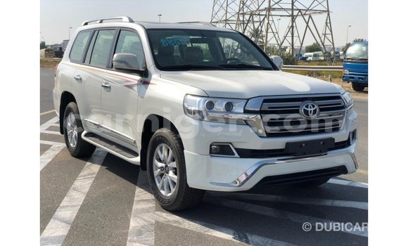 Sayi Imported Toyota Land Cruiser White Babbar mota in Import - Dubai a Agadez Sayi Imported Toyota Land Cruiser White Babbar mota in Import - Dubai a Agadez