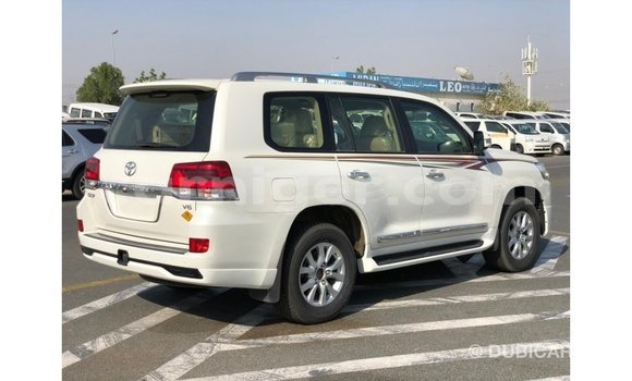 Sayi Imported Toyota Land Cruiser White Babbar mota in Import - Dubai a Agadez Sayi Imported Toyota Land Cruiser White Babbar mota in Import - Dubai a Agadez