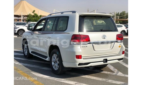 Sayi Imported Toyota Land Cruiser White Babbar mota in Import - Dubai a Agadez Sayi Imported Toyota Land Cruiser White Babbar mota in Import - Dubai a Agadez