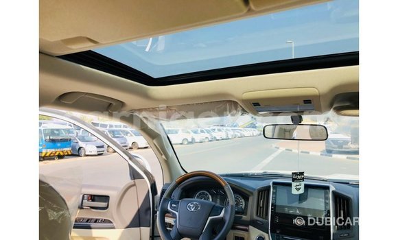 Sayi Imported Toyota Land Cruiser White Babbar mota in Import - Dubai a Agadez Sayi Imported Toyota Land Cruiser White Babbar mota in Import - Dubai a Agadez