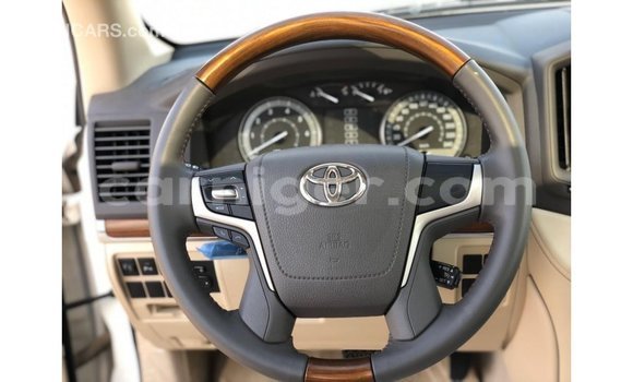 Sayi Imported Toyota Land Cruiser White Babbar mota in Import - Dubai a Agadez Sayi Imported Toyota Land Cruiser White Babbar mota in Import - Dubai a Agadez