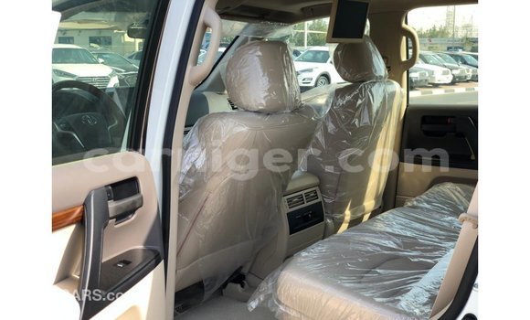 Sayi Imported Toyota Land Cruiser White Babbar mota in Import - Dubai a Agadez Sayi Imported Toyota Land Cruiser White Babbar mota in Import - Dubai a Agadez