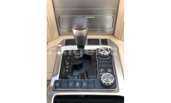Sayi Imported Toyota Land Cruiser White Babbar mota in Import - Dubai a Agadez Sayi Imported Toyota Land Cruiser White Babbar mota in Import - Dubai a Agadez