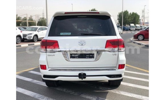 Buy Import Toyota Land Cruiser White Truck in Import - Dubai in Agadez Buy Import Toyota Land Cruiser White Truck in Import - Dubai in Agadez