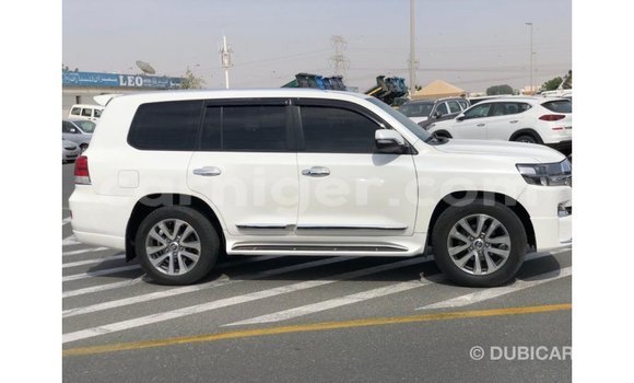 Buy Import Toyota Land Cruiser White Truck in Import - Dubai in Agadez Buy Import Toyota Land Cruiser White Truck in Import - Dubai in Agadez