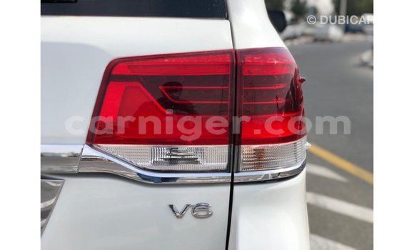 Buy Import Toyota Land Cruiser White Truck in Import - Dubai in Agadez Buy Import Toyota Land Cruiser White Truck in Import - Dubai in Agadez