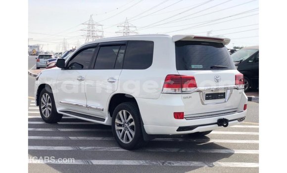 Buy Import Toyota Land Cruiser White Truck in Import - Dubai in Agadez Buy Import Toyota Land Cruiser White Truck in Import - Dubai in Agadez