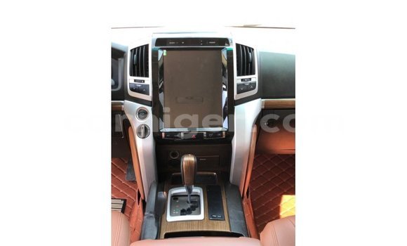 Buy Import Toyota Land Cruiser White Truck in Import - Dubai in Agadez Buy Import Toyota Land Cruiser White Truck in Import - Dubai in Agadez