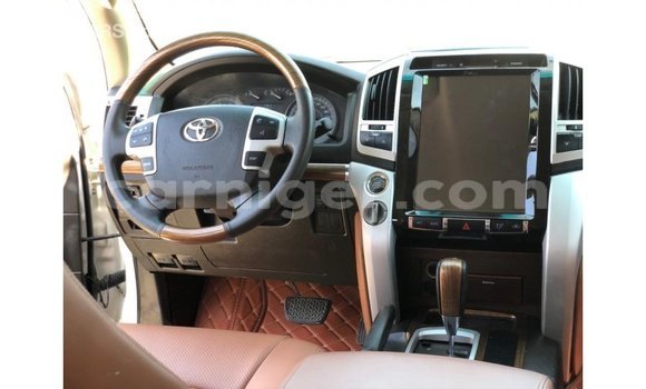 Buy Import Toyota Land Cruiser White Truck in Import - Dubai in Agadez Buy Import Toyota Land Cruiser White Truck in Import - Dubai in Agadez