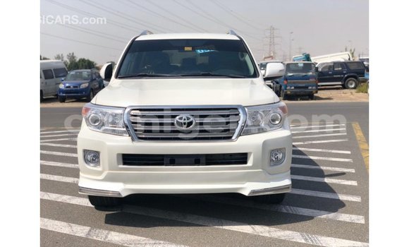 Sayi Imported Toyota Land Cruiser White Babbar mota in Import - Dubai a Agadez Sayi Imported Toyota Land Cruiser White Babbar mota in Import - Dubai a Agadez
