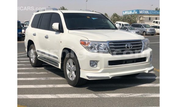 Sayi Imported Toyota Land Cruiser White Babbar mota in Import - Dubai a Agadez Sayi Imported Toyota Land Cruiser White Babbar mota in Import - Dubai a Agadez
