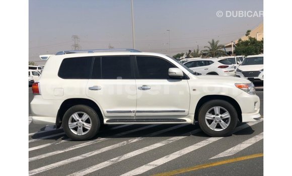 Sayi Imported Toyota Land Cruiser White Babbar mota in Import - Dubai a Agadez Sayi Imported Toyota Land Cruiser White Babbar mota in Import - Dubai a Agadez
