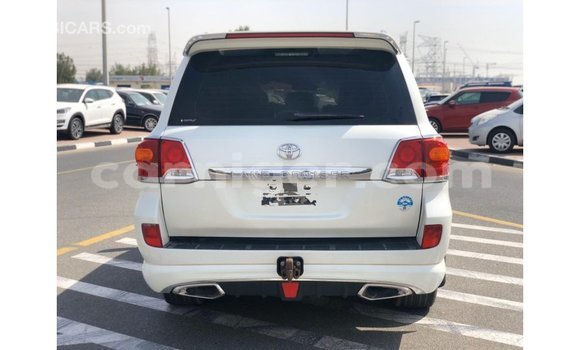 Sayi Imported Toyota Land Cruiser White Babbar mota in Import - Dubai a Agadez Sayi Imported Toyota Land Cruiser White Babbar mota in Import - Dubai a Agadez