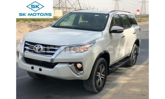 اشتري Imported Toyota Fortuner White سيارة في Import - Dubai في أغاديز
