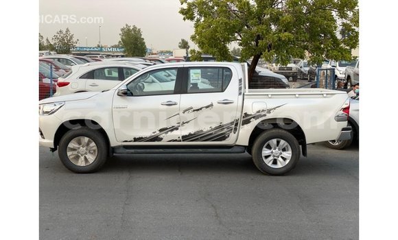 Buy Import Toyota Hilux White Car in Import - Dubai in Agadez Buy Import Toyota Hilux White Car in Import - Dubai in Agadez