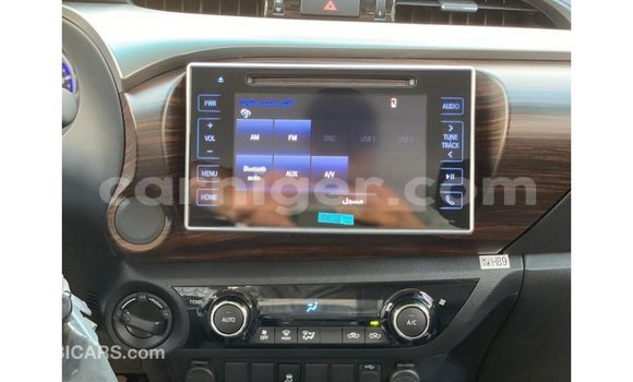 Buy Import Toyota Hilux White Car in Import - Dubai in Agadez Buy Import Toyota Hilux White Car in Import - Dubai in Agadez